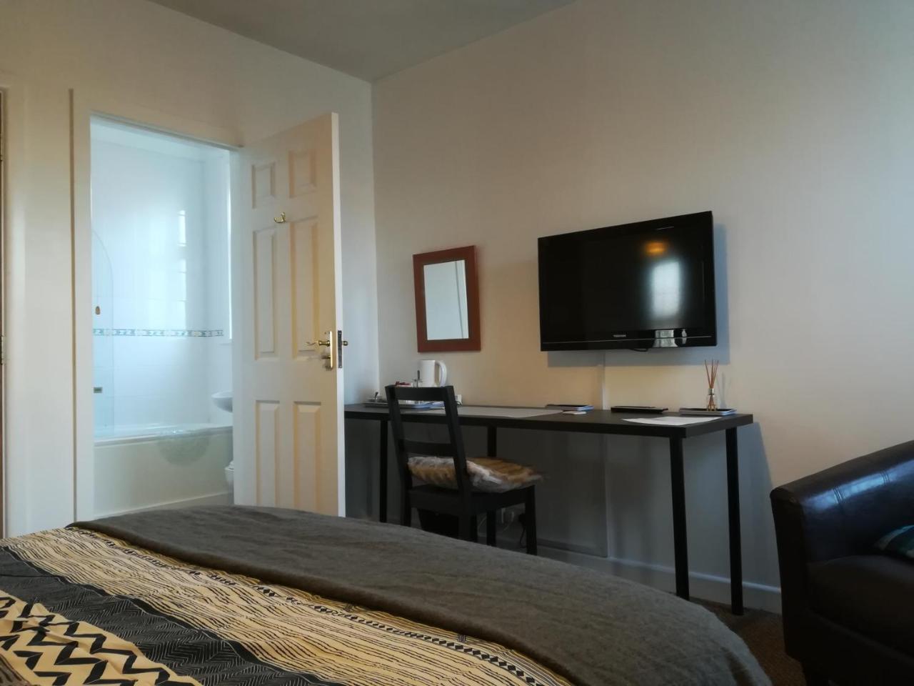 Crestwell House Bed & Breakfast Eastleigh Ngoại thất bức ảnh