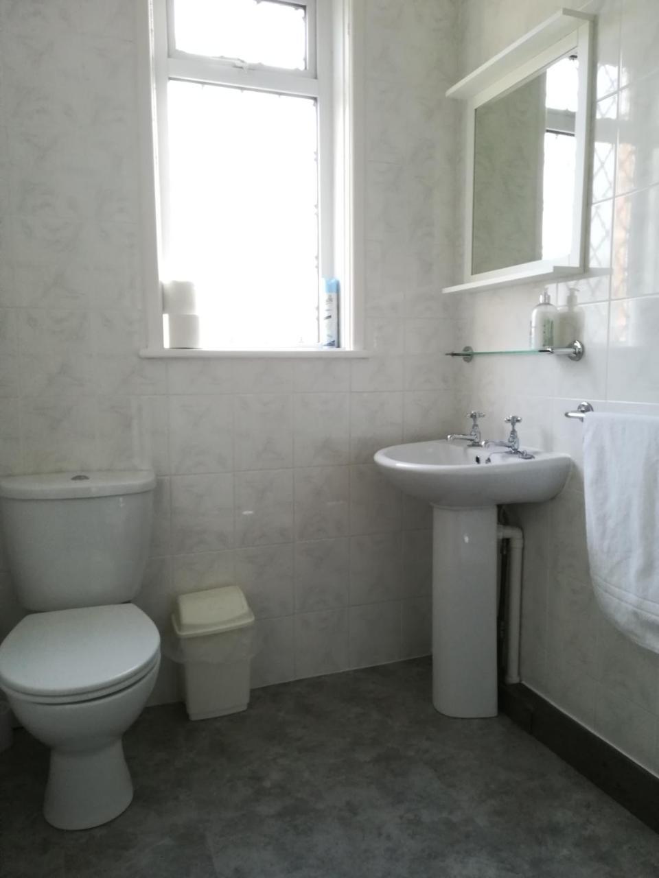 Crestwell House Bed & Breakfast Eastleigh Ngoại thất bức ảnh